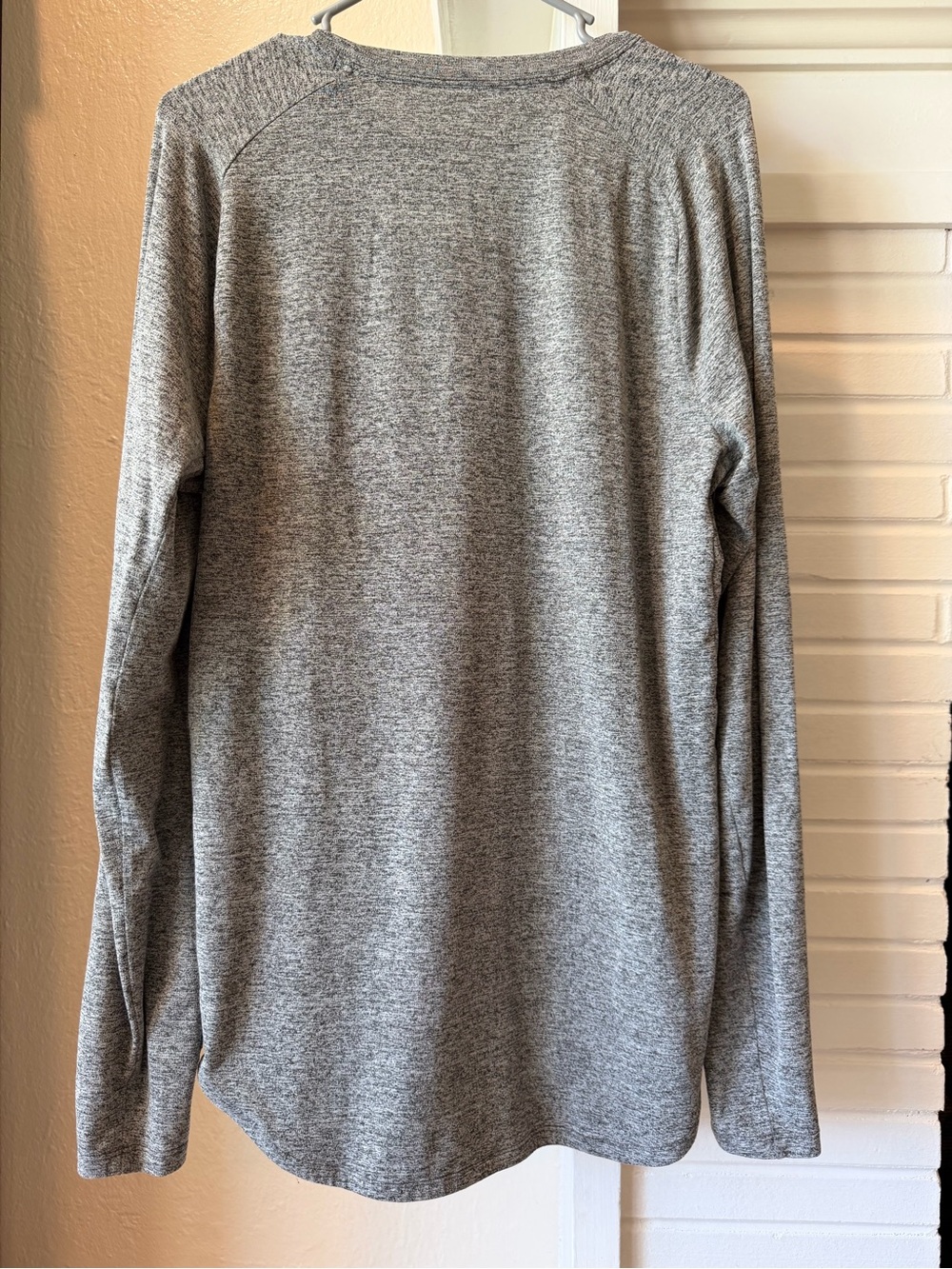 Lululemon Heathered Gray Long Sleeve Athletic Running Top Women’s Size 10 - Picture 2 of 6